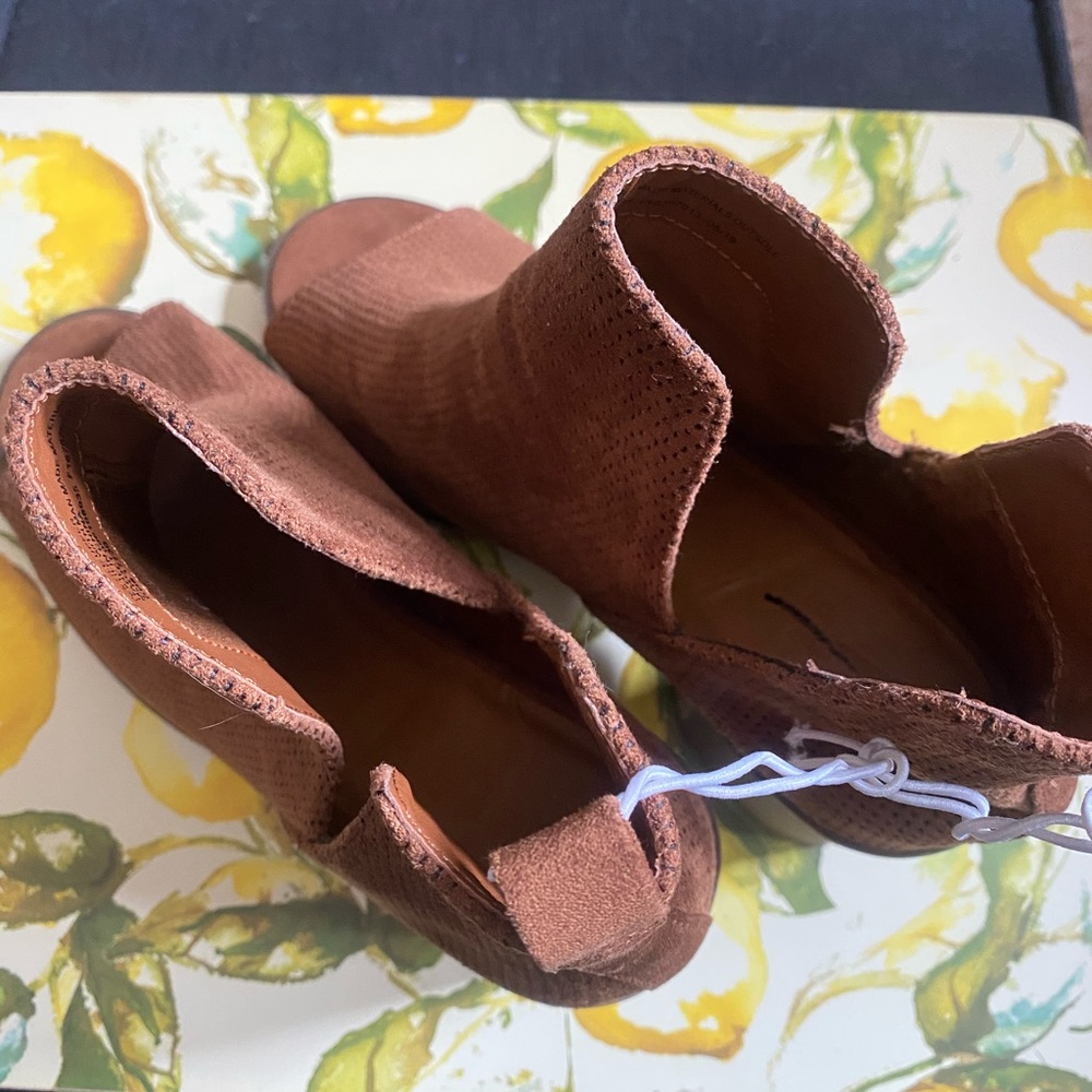 Universal Threads Pull On Open Toe Heeled Boots - image 5